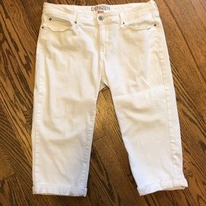 Levis Denizen White Denim Capris